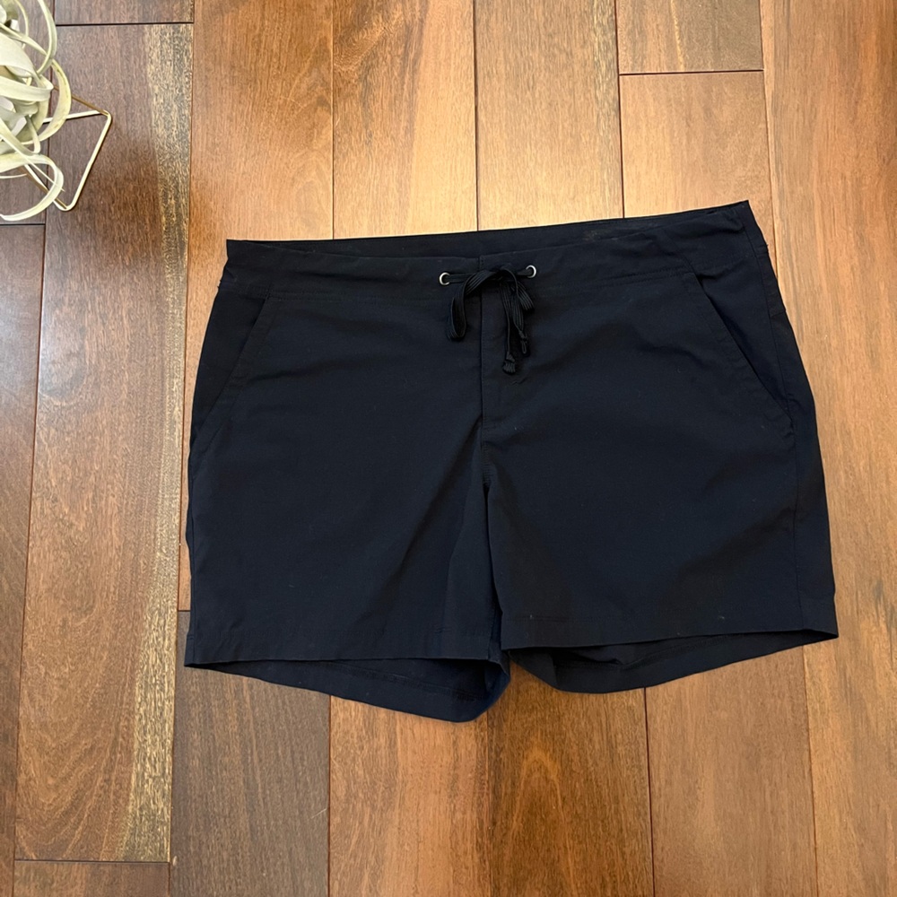 Columbia black shorts with drawstring. Lightly worn